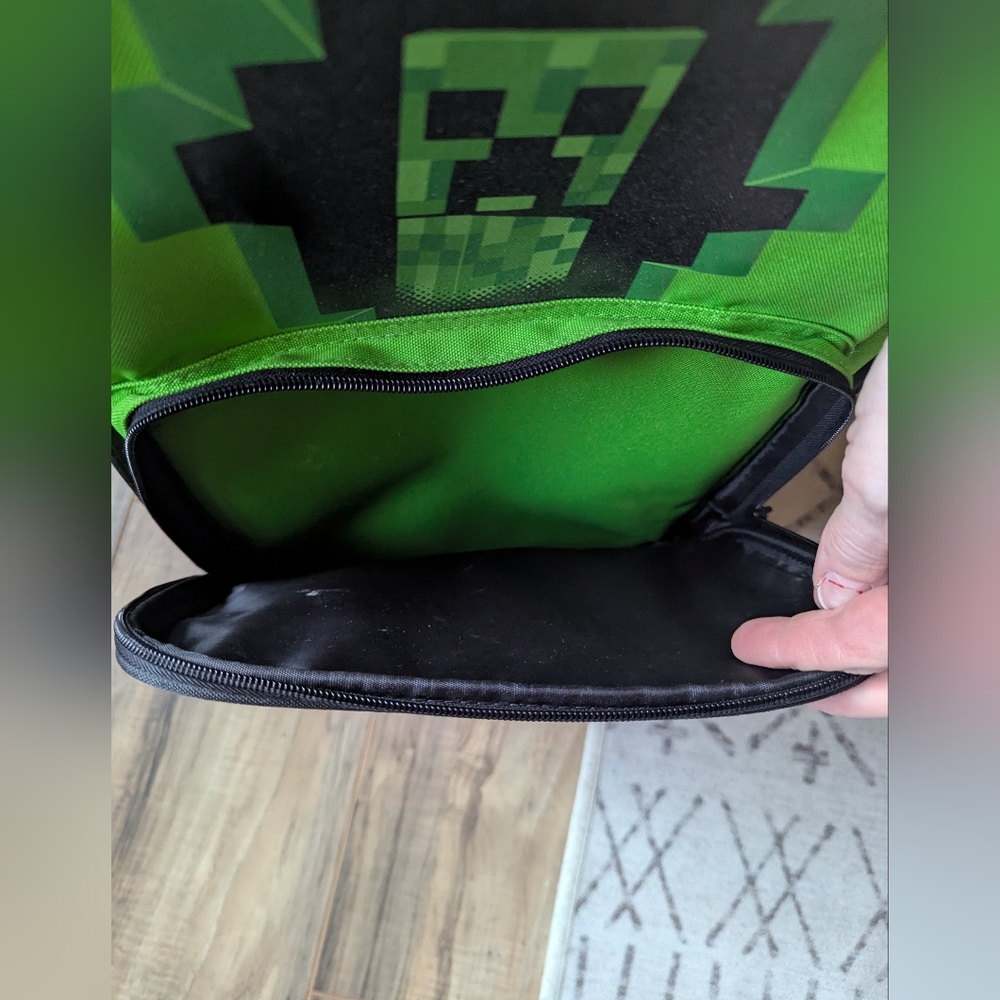 Minecraft Green Creeper Kids Rolling Suitcase. - Picture 8 of 11